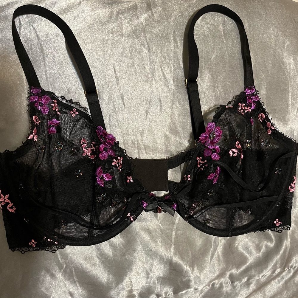 Victoria’s Secret Floral Lacey Bra
